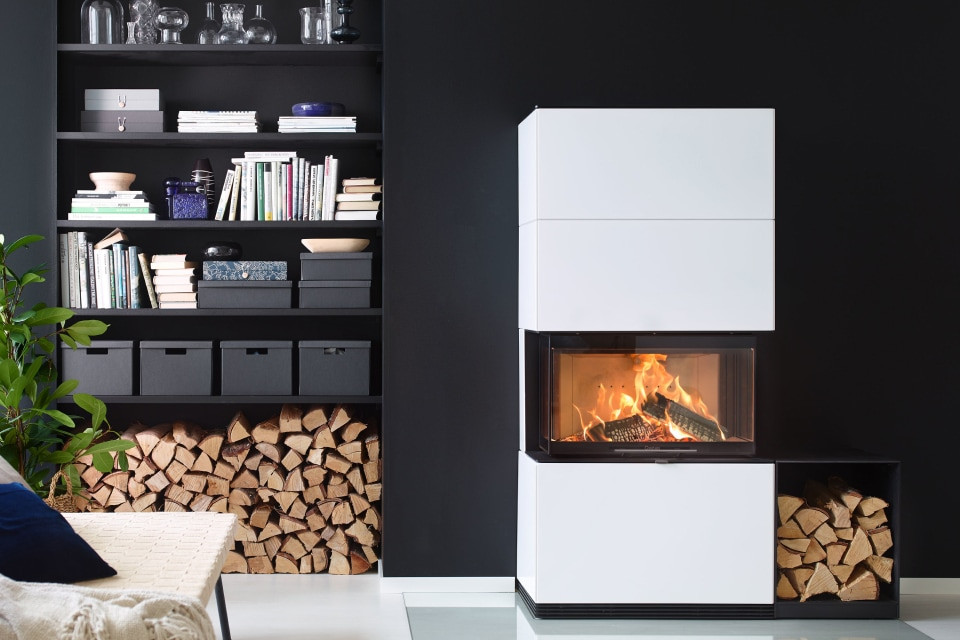 Contura i51 in white with log store